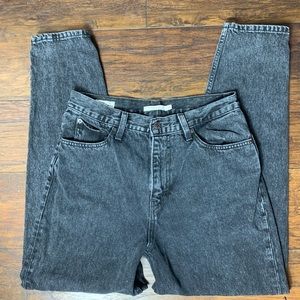 Levi’s mom jean size 28
